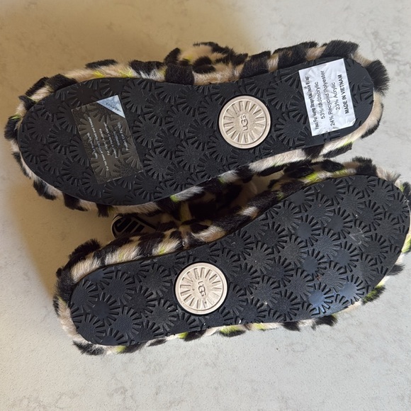 UGG Sandals - Picture 3 of 5